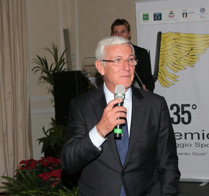 Partono gli incontri alla Bussola Il primo ospite è Marcello Lippi 