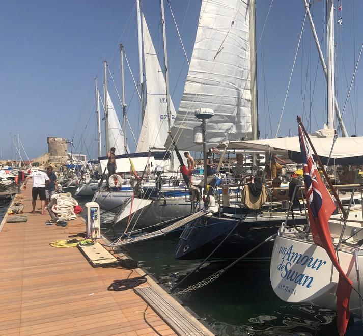 Alle 12 il colpo di cannone per il via alle regate Swan