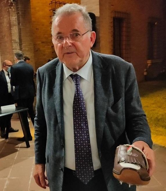 «Il modello Reagan è ancora attuale» Spunta la sua scarpa