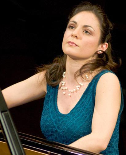 La pianista Mariangela Vacatello stasera ai Chiostri di San Pietro 