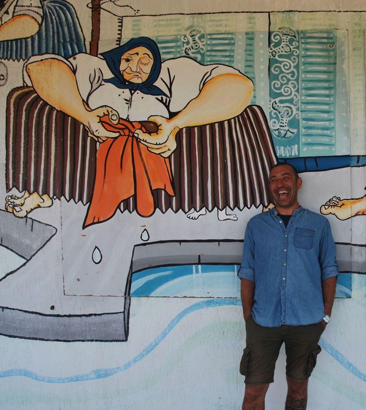 Murales e mosaico uniti nel centro di San Teodoro 