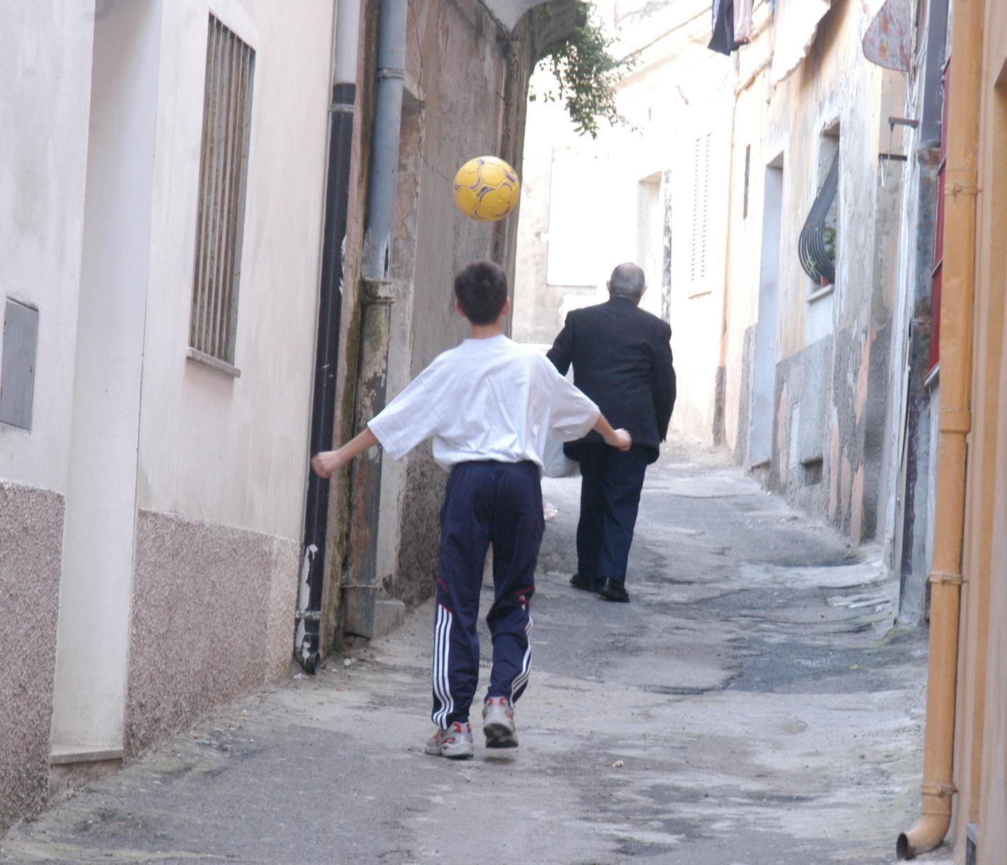 Nei vicoli le indagini per l’assassinio del prode Nuddadifà