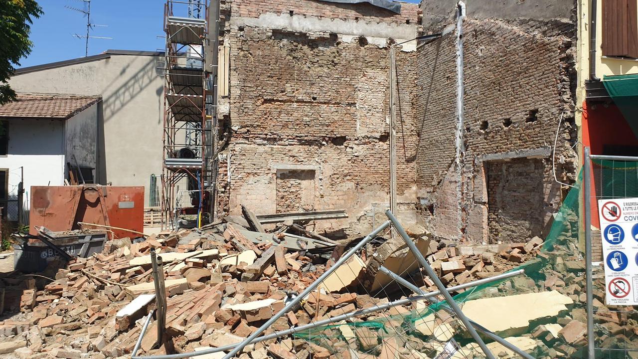 Finale Emilia. Crolla una casa del terremoto. Fuga di gas e paura a Canaletto