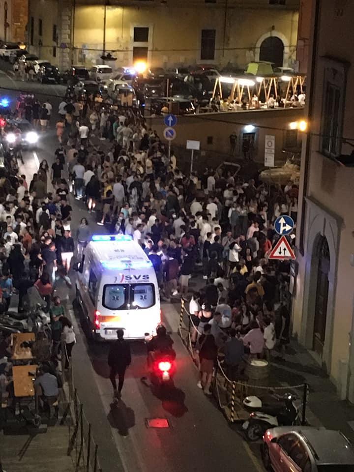 Un’ambulanza della Svs durante un soccorso nella movida della Venezia (Foto d'archivio)
