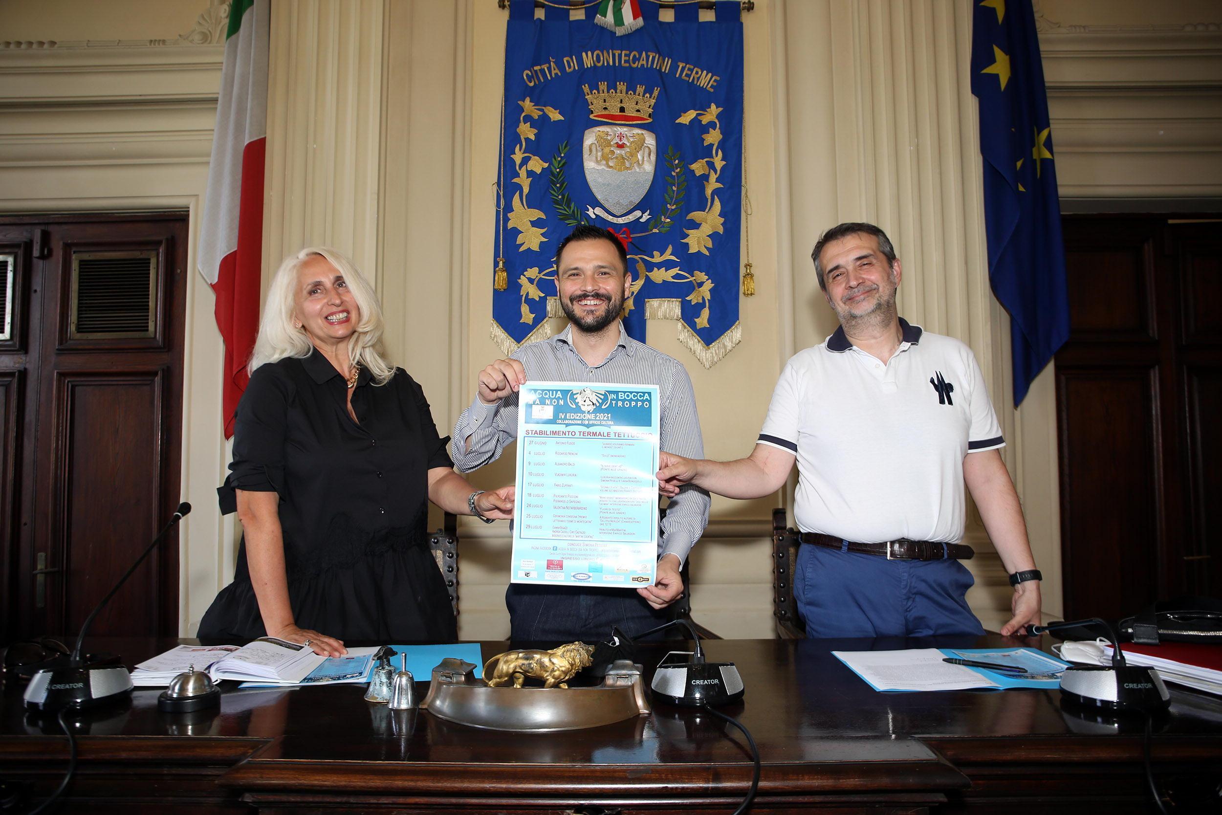 La giornalista Simona Peselli, il sindaco Luca Baroncini e l’assessore Alessandro Sartoni alla presentazione