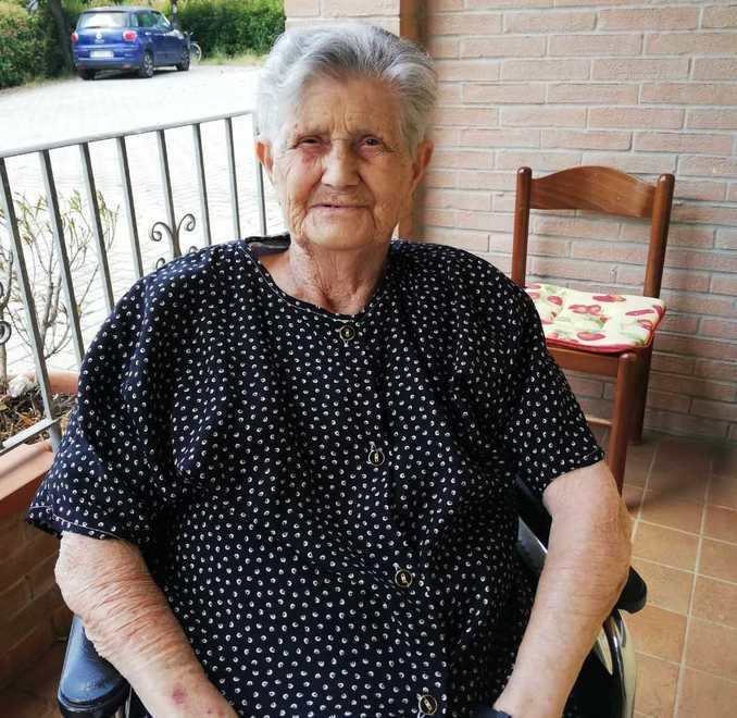 Nonna Lia guarita dal Covid festeggia i 97 anni 