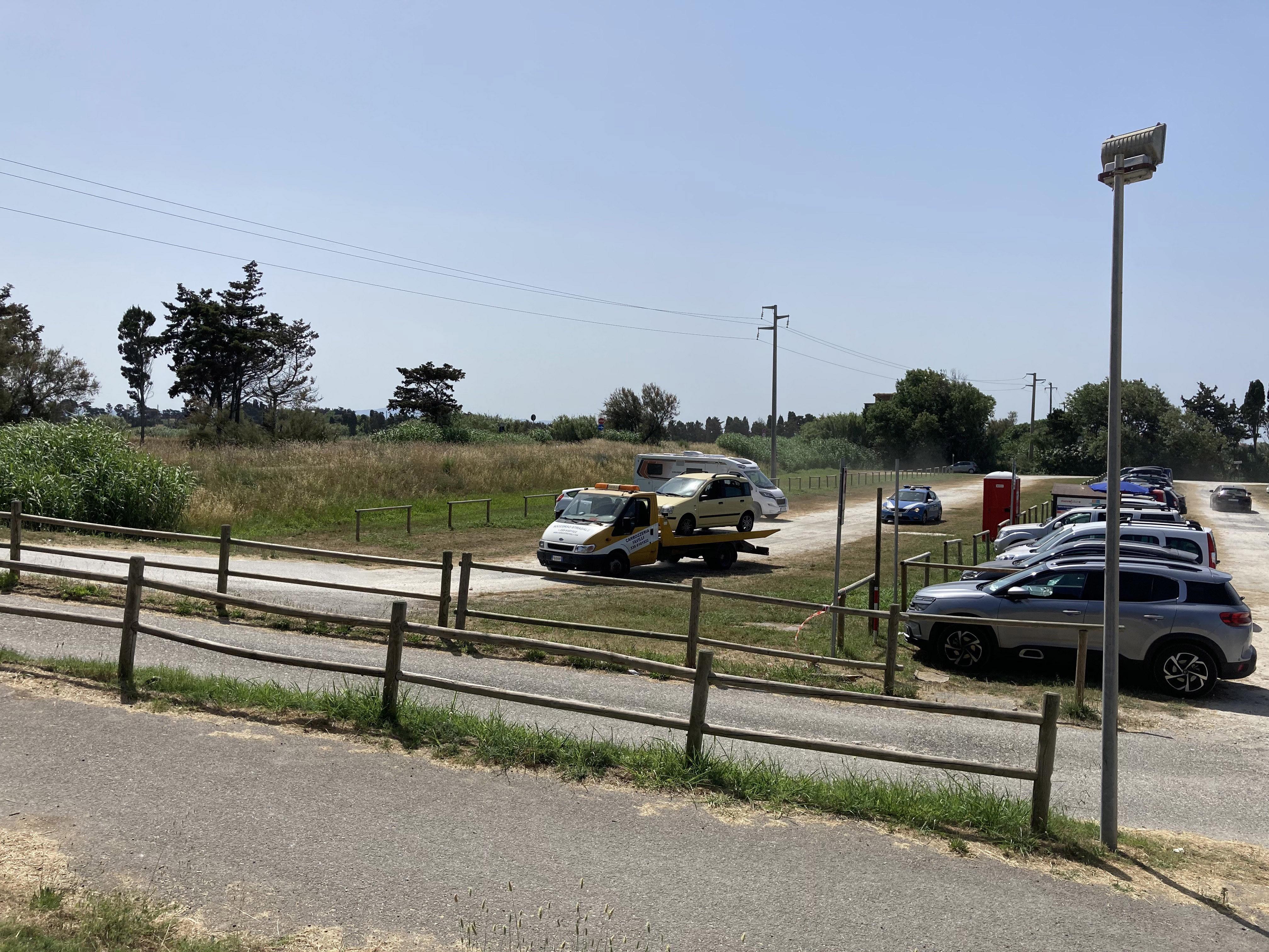 Con l'auto rubata non pagano la sosta alle Spiagge bianche: "Bruciamo tutto"