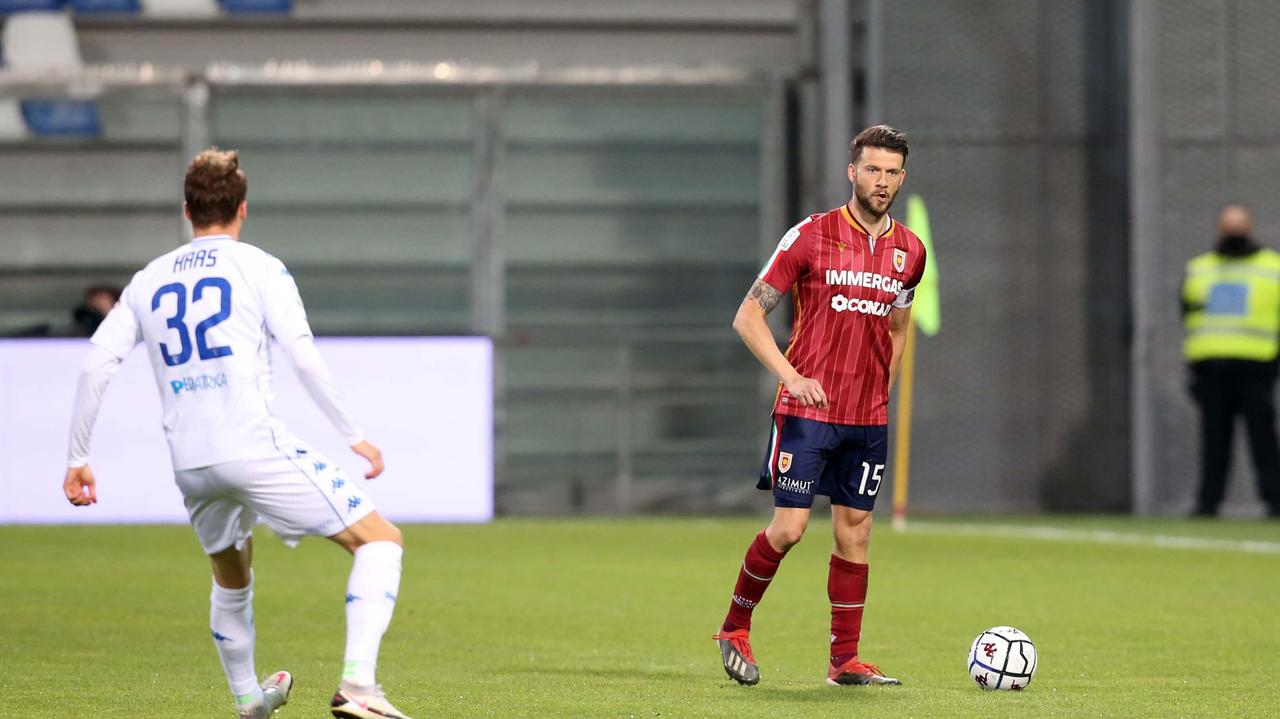 Andrea Costa, 35 anni, ha deciso di lasciare il calcio giocato