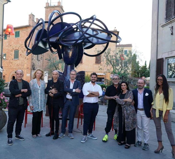 Irene di Valdés e oltre 100 foto nel borgo invaso da ArtInsolite - Foto