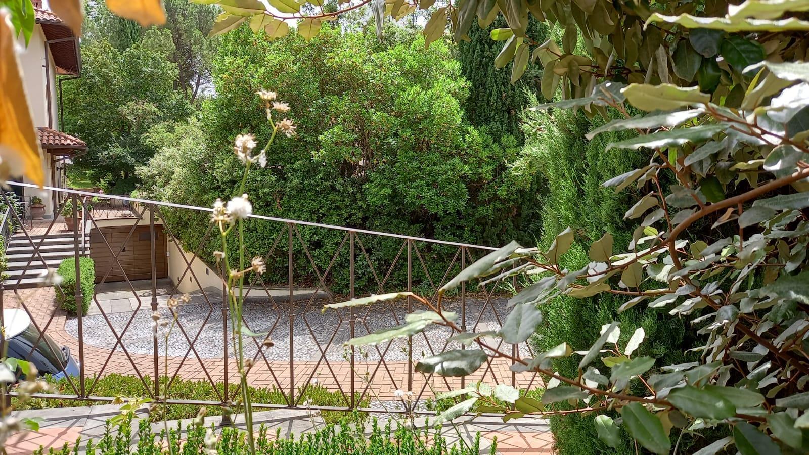 Il giardino dove è accaduto l'incidente mortale