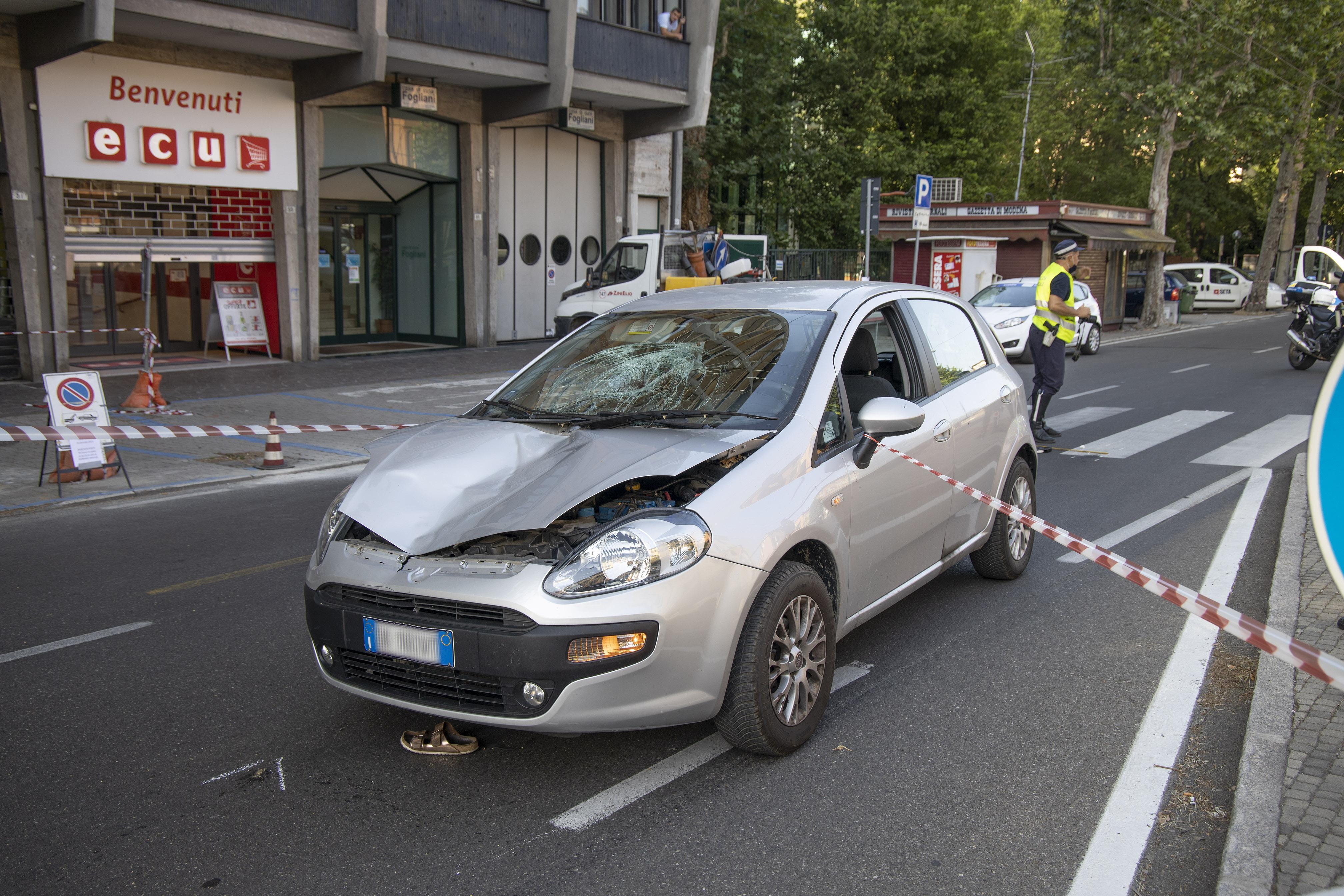Modena, è morta la professoressa travolta in via Giardini