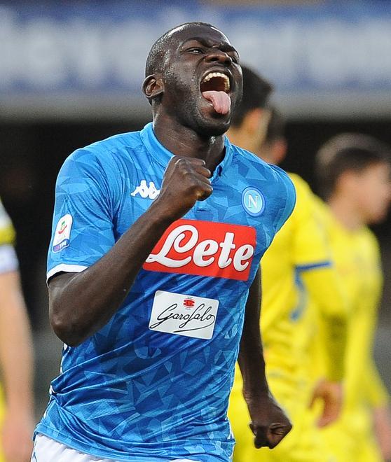  Koulibaly regala al Senegal una nave di cibo e farmaci