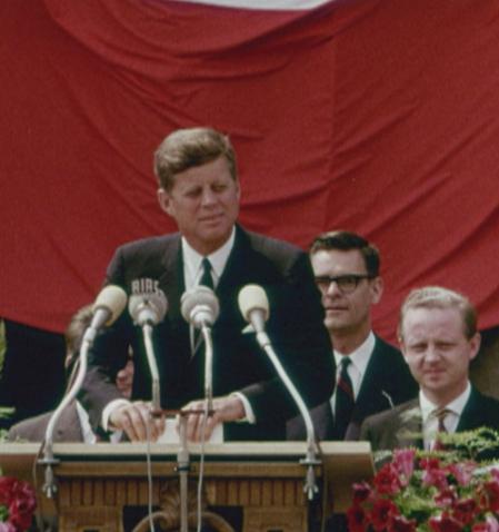 Kennedy e la frase «Io sono un berlinese» aprono la prima breccia nel Muro sovietico