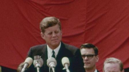 Kennedy e la frase «Io sono un berlinese» aprono la prima breccia nel Muro sovietico