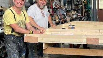 Carristi al lavoro in Cittadella per le scene della Turandot