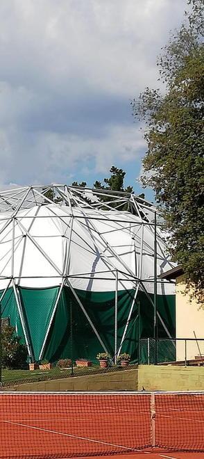 Il campo da tennis riapre i battenti con la nuova copertura