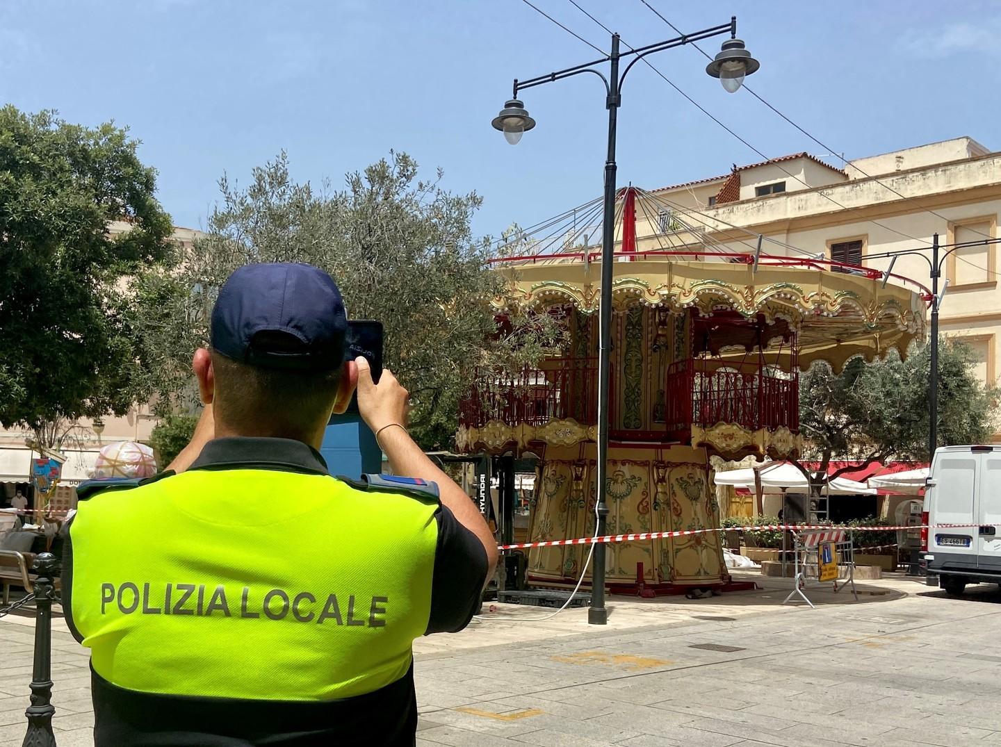 Giostra in piazza tra fischi e applausi 