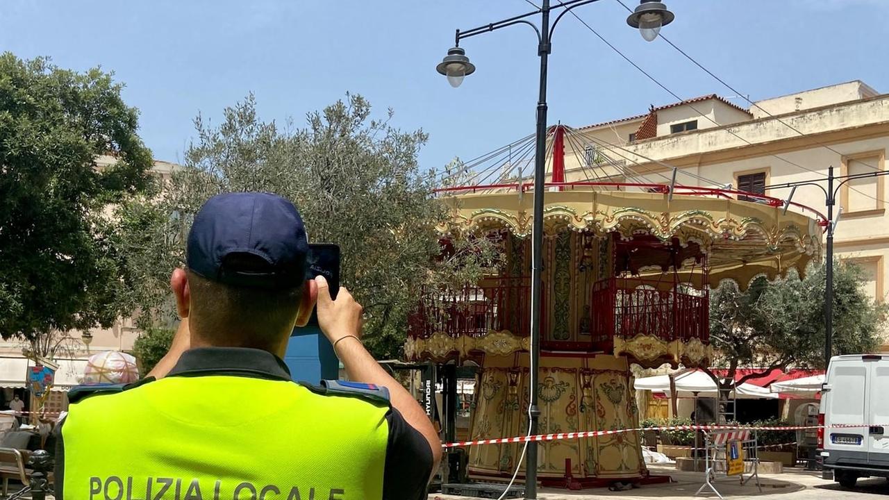 Giostra in piazza tra fischi e applausi