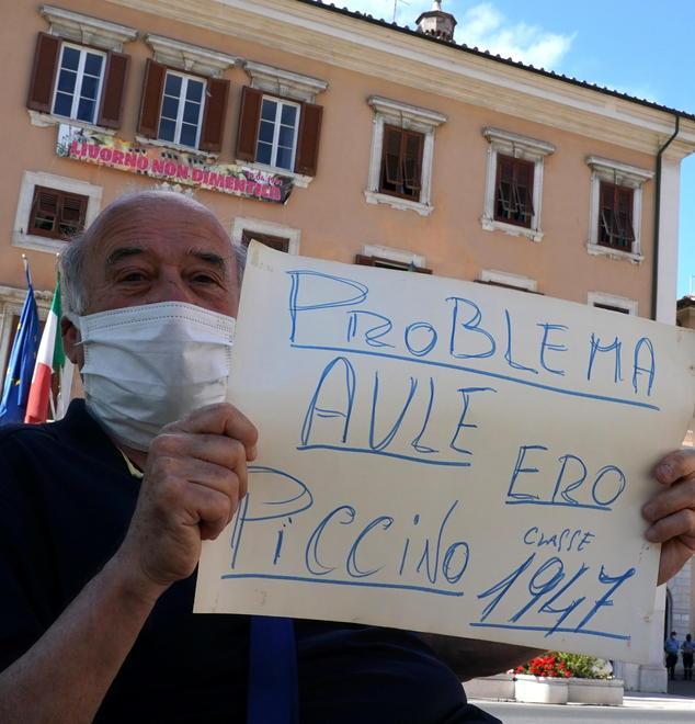 Enriques diviso su quattro edifici, l'allarme: «Molte famiglie minacciano di togliere i figli da questo liceo» 