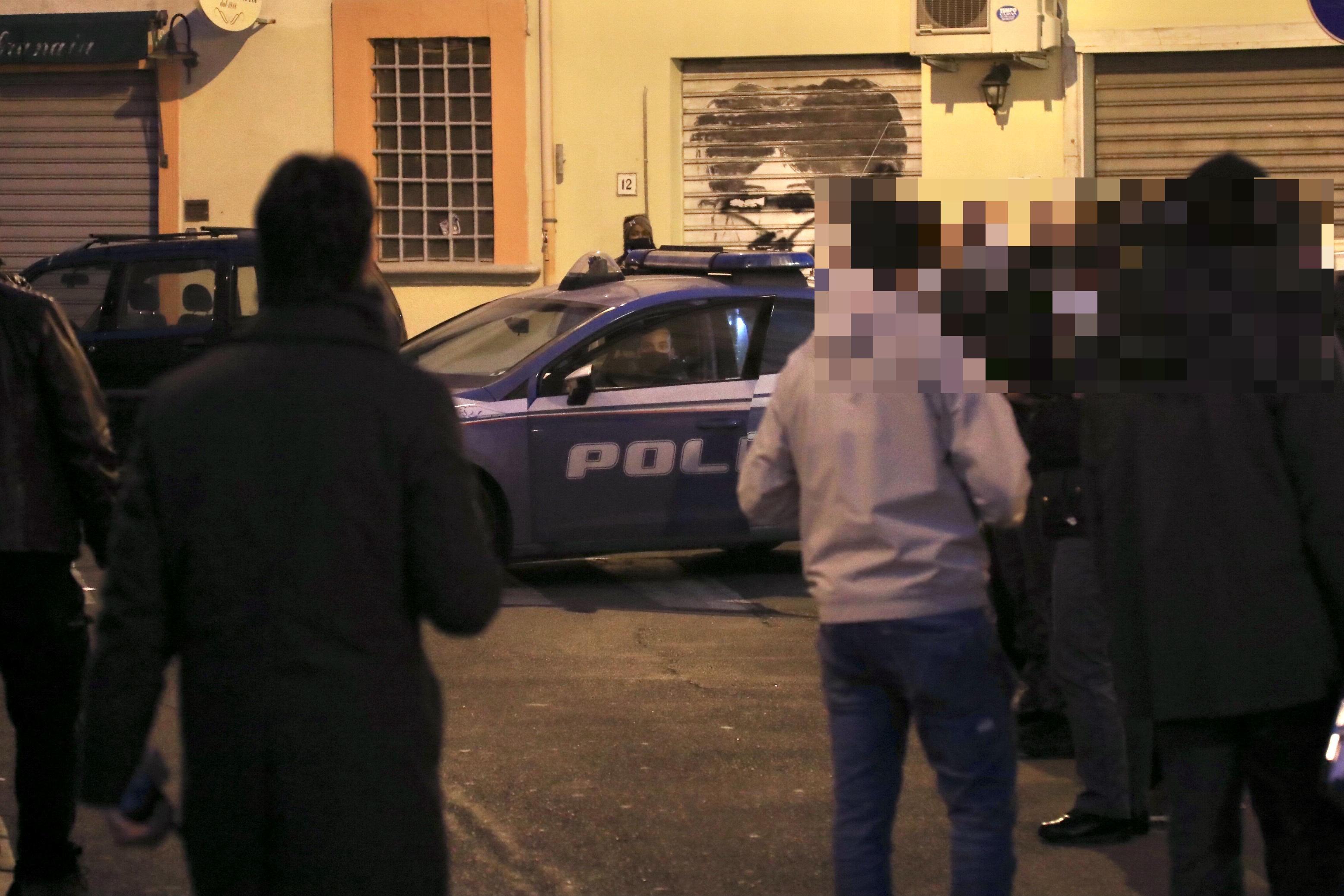 Controlli della polizia in piazza Garibaldi (foto d'archivio)