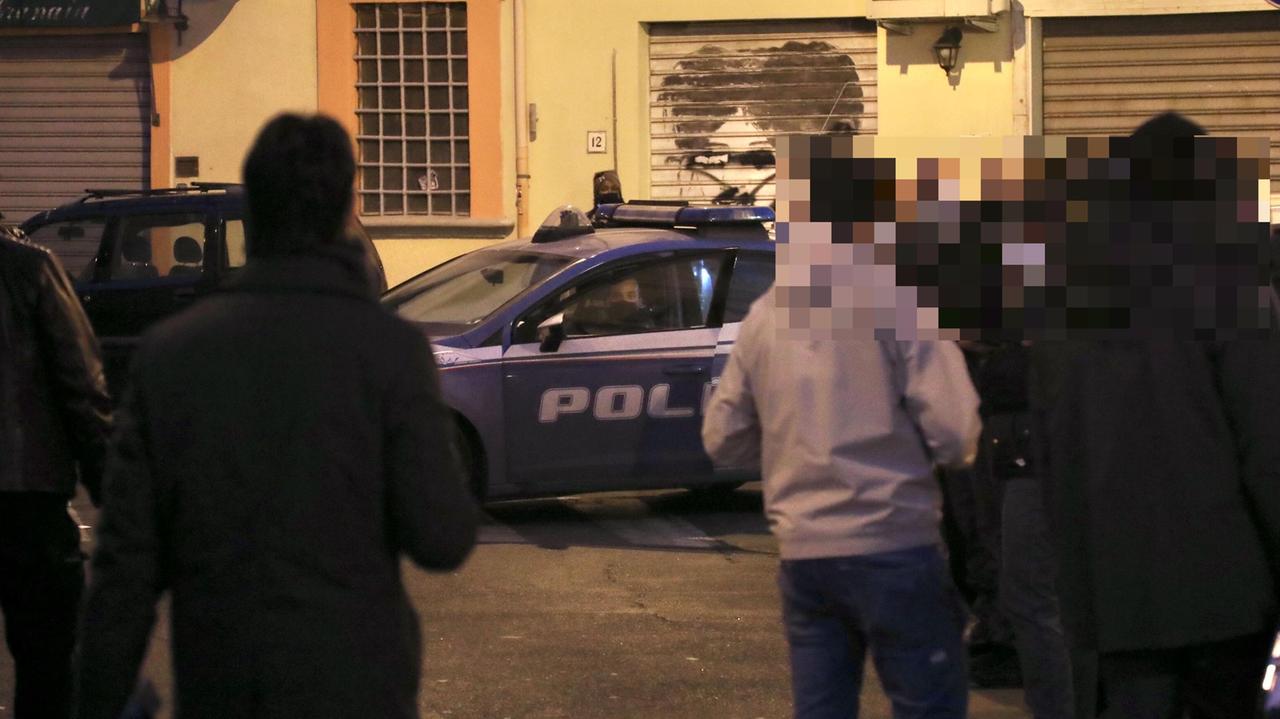 Controlli della polizia in piazza Garibaldi (foto d'archivio)