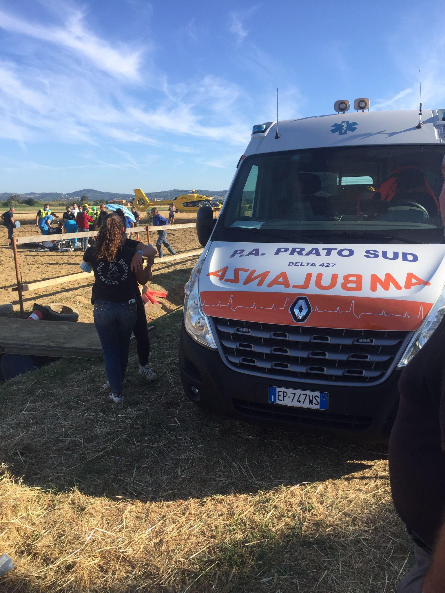 I soccorsi alla donna ferita nel maneggio