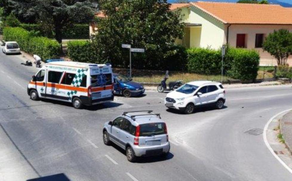 Moto si scontra con auto L’ennesimo incidente ieri in via Sottomonte 