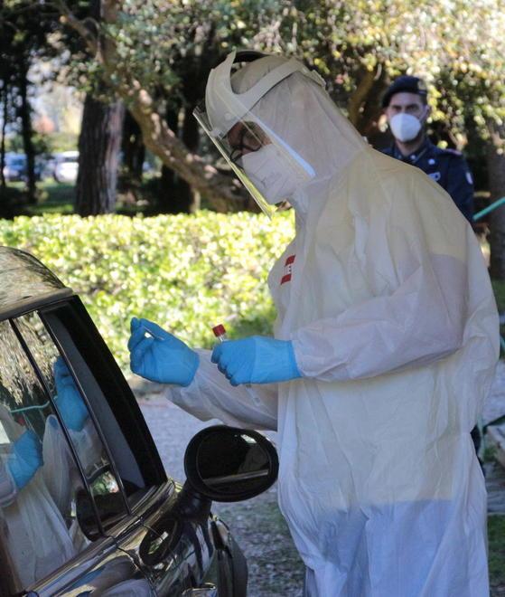 Aiuti alla Caritas, saliti a cinquanta i pistoiesi che si autotassano