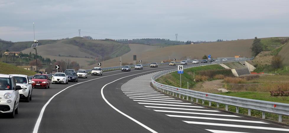 Scontro tra auto e moto un ferito grave 