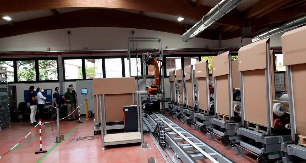 Un robot al posto del magazziniere «Lavoriamo meno, stessa paga» 