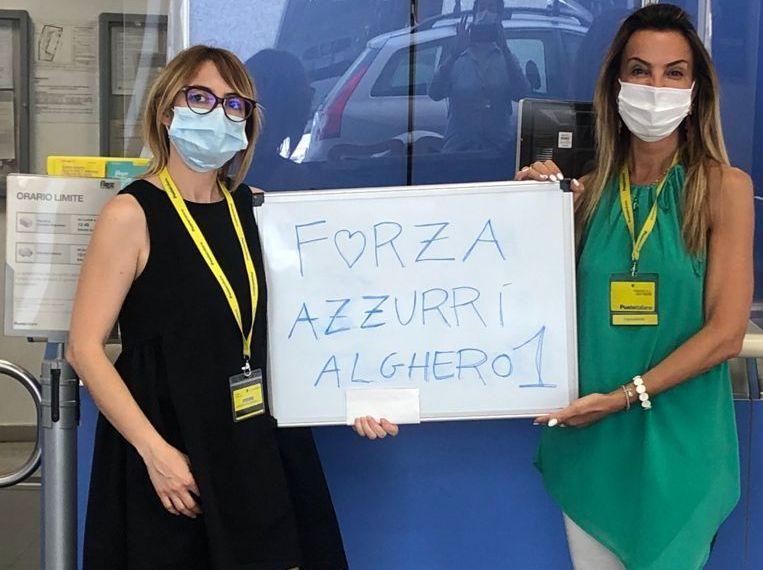 Il volto di tre donne algheresi nel maxi tricolore 