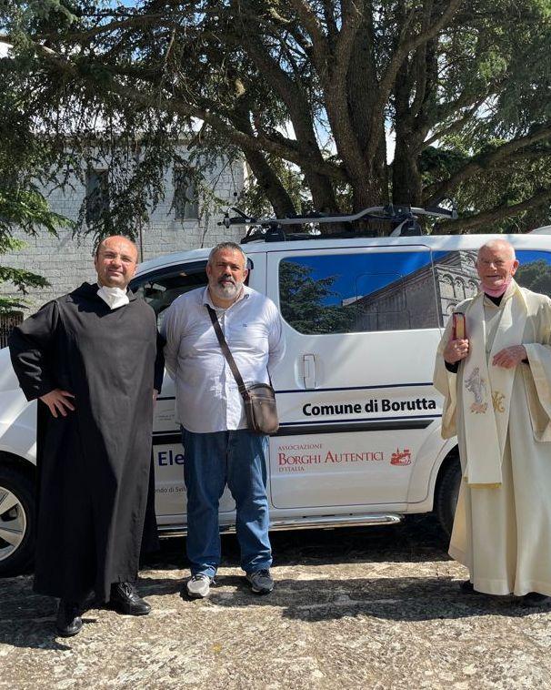 Borutta è sempre più green, in servizio il nuovo bus elettrico