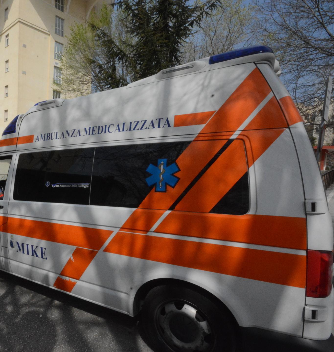 Attraversa via Predda Niedda in bicicletta 40enne investito da un autocarro