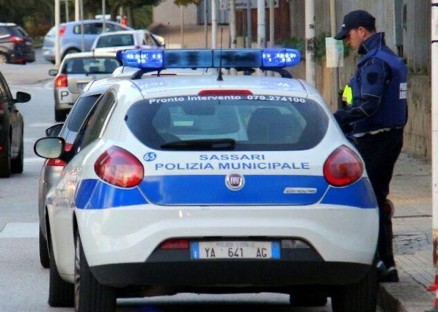 Sassari, esibisce dati falsi dopo l’incidente: nei guai un 43enne