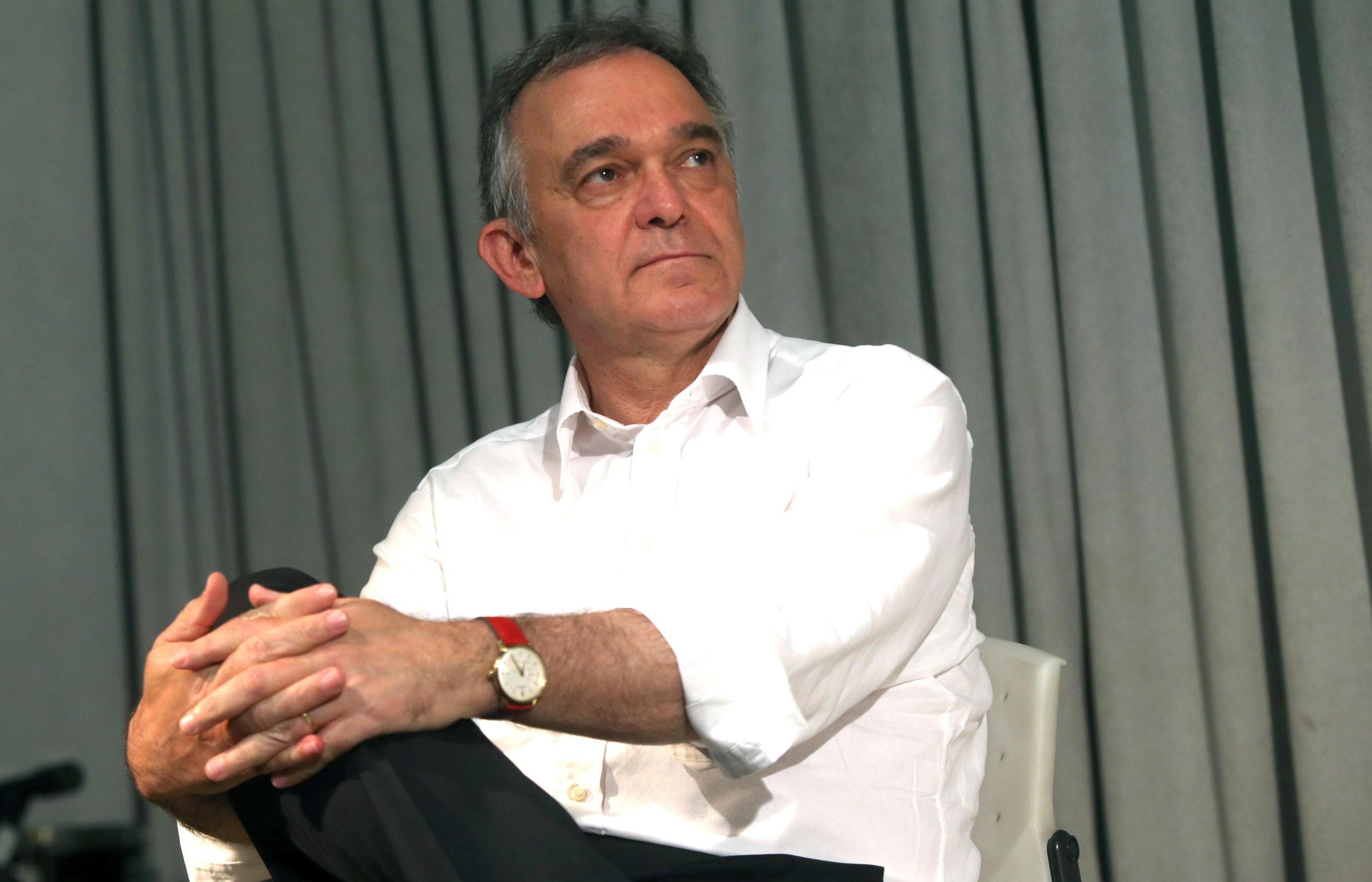 La “pazza idea” dell’ex presidente Enrico Rossi: candidato sindaco a Carrara
