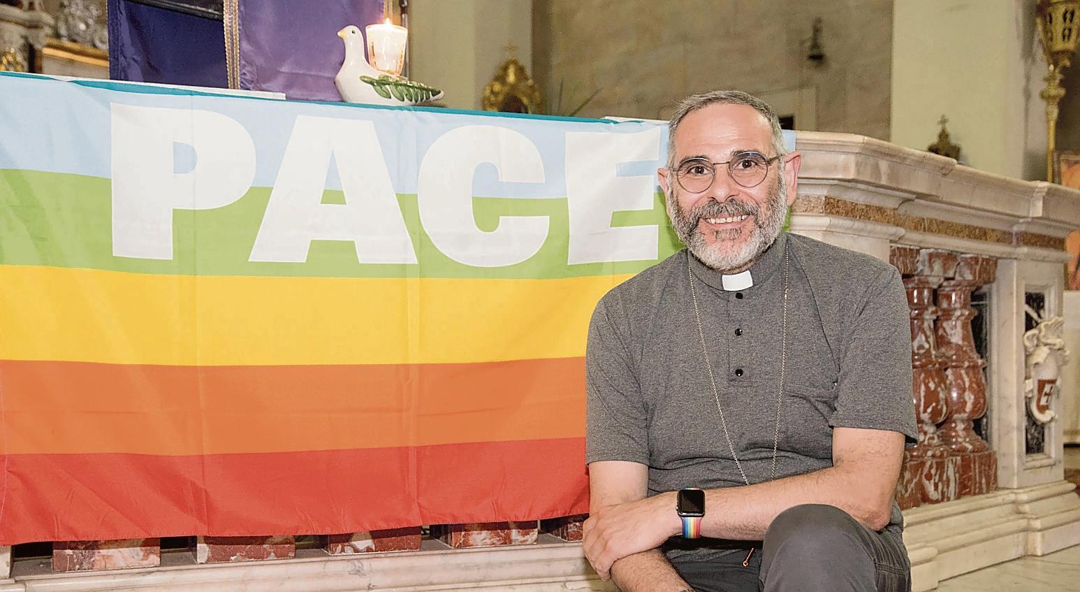 Ddl Zan, il parroco "ribelle" alla linea del Vaticano: «Lo Stato è laico, la paura dell'altro allontana dalla vera fede»