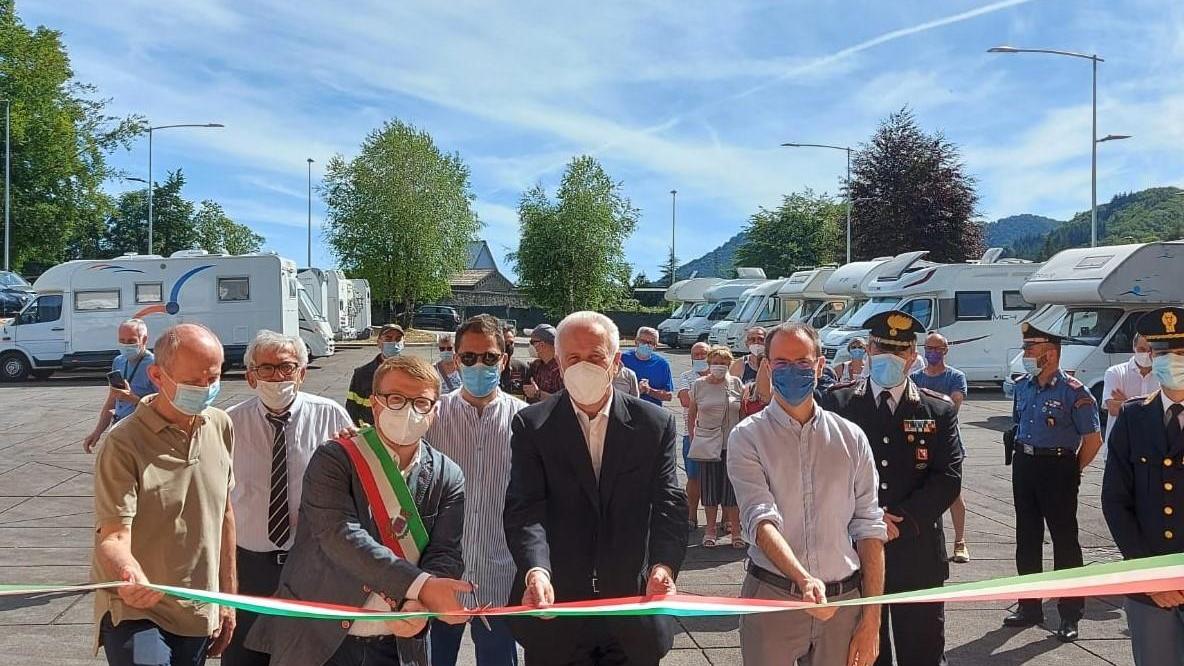 Il taglio del nastro a Montepiano