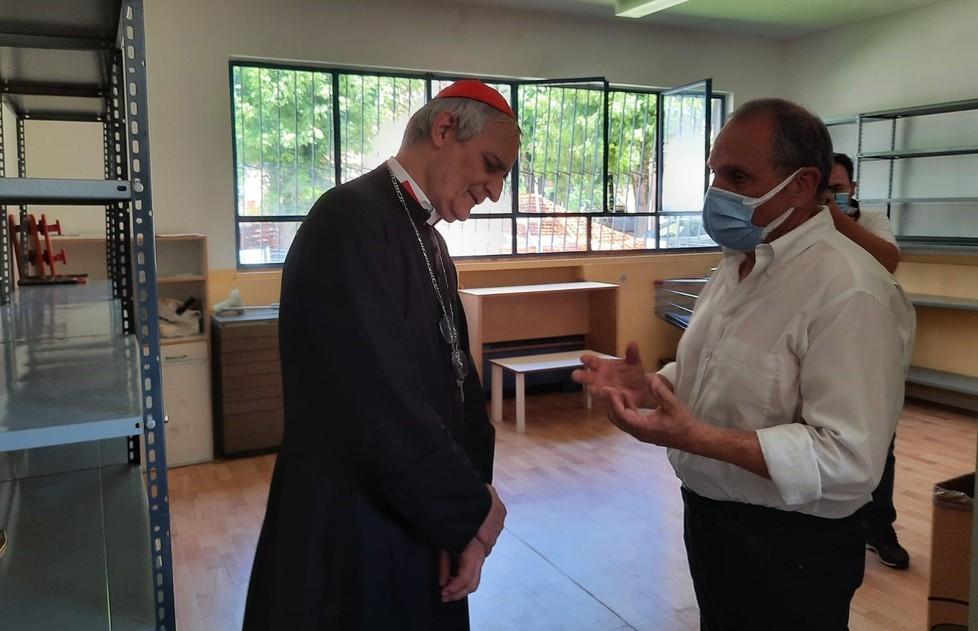 Cento, l’arcivescovo Zuppi all’Emporio solidale: «Dignità per i poveri» 
