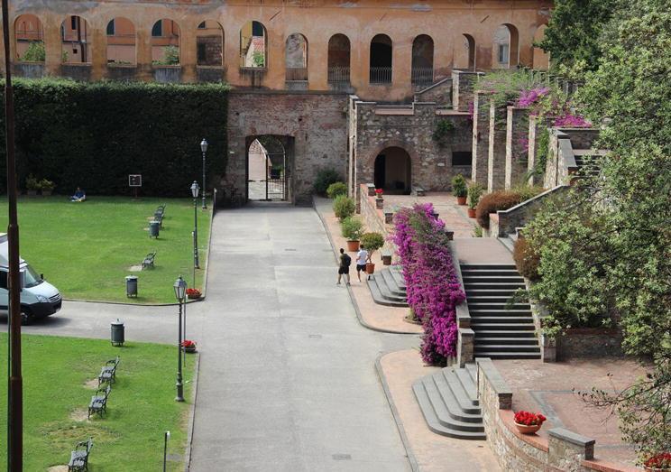 Presto si camminerà sulle mura urbane anche al Giardino Scotto