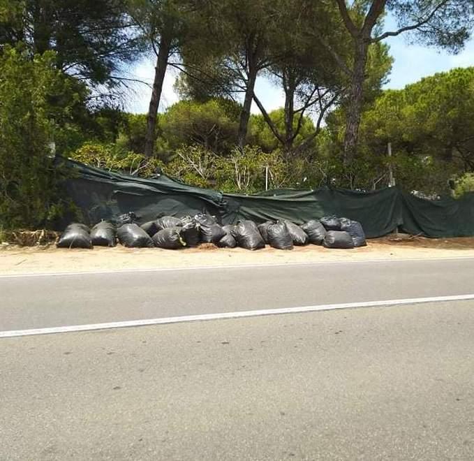 Abbandona sacchi neri, multa da 500 euro 