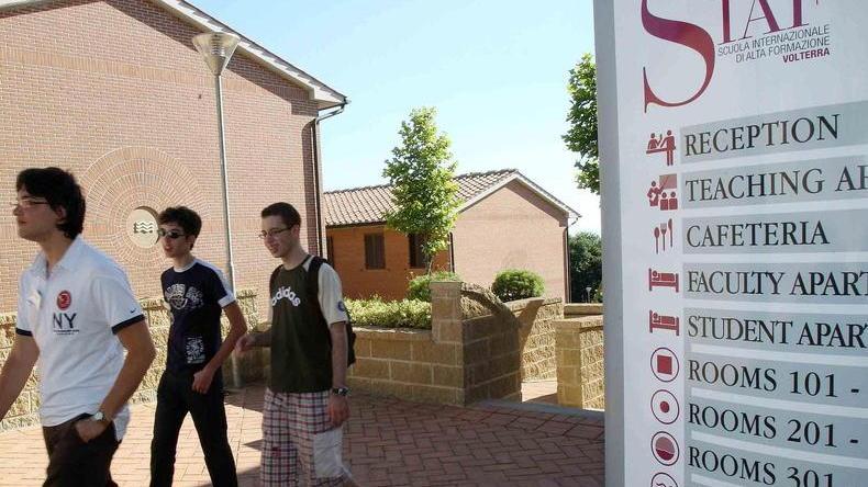 Scuola di formazione data in affitto o usata come un vero albergo