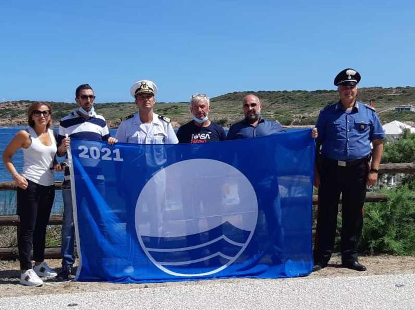 Issate le bandiere blu sulle spiagge di Trinità 