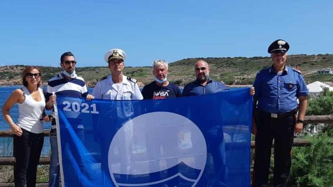 Issate le bandiere blu sulle spiagge di Trinità