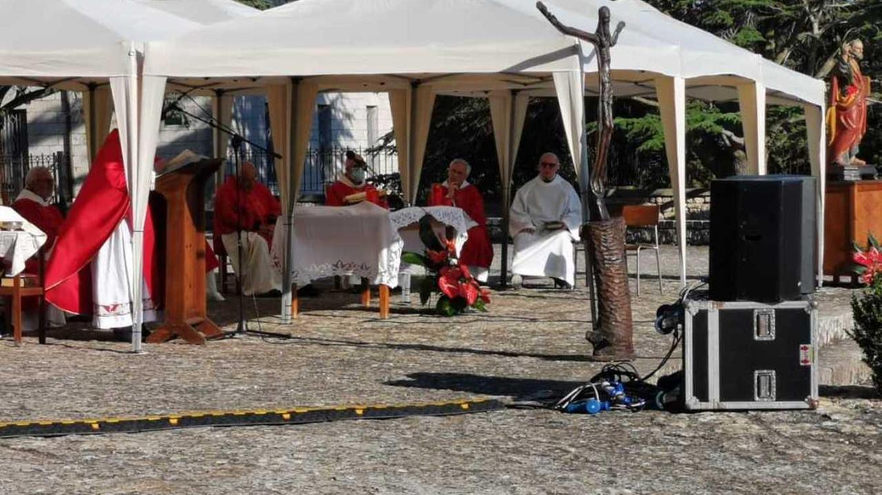 Per la festa di San Pietro di Sorres i fedeli ritornano al monastero