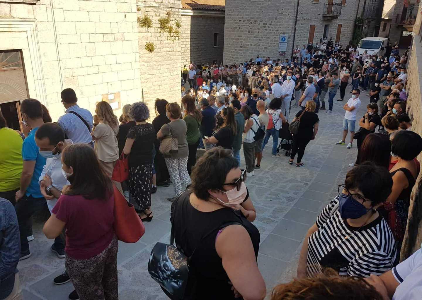 Il doloroso addio di Aggius al suo Alessio 