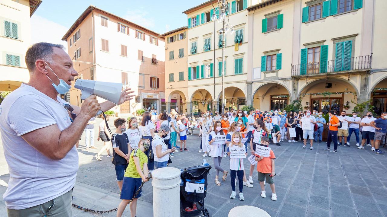 Piscina e apertura a settembre, l'ira degli sportivi