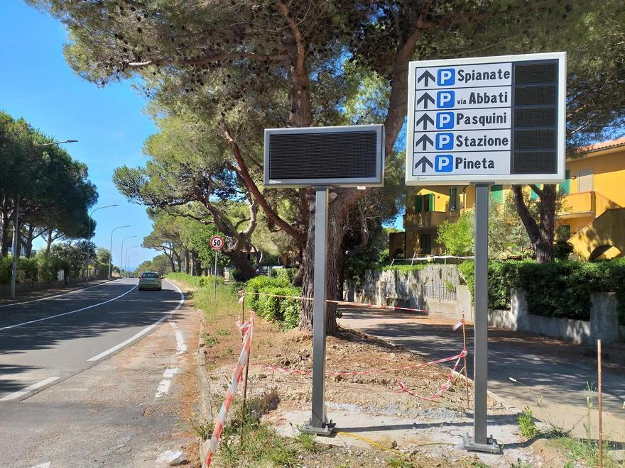 Il pannello elettronico sulla vecchia Aurelia per chi arriva da nord