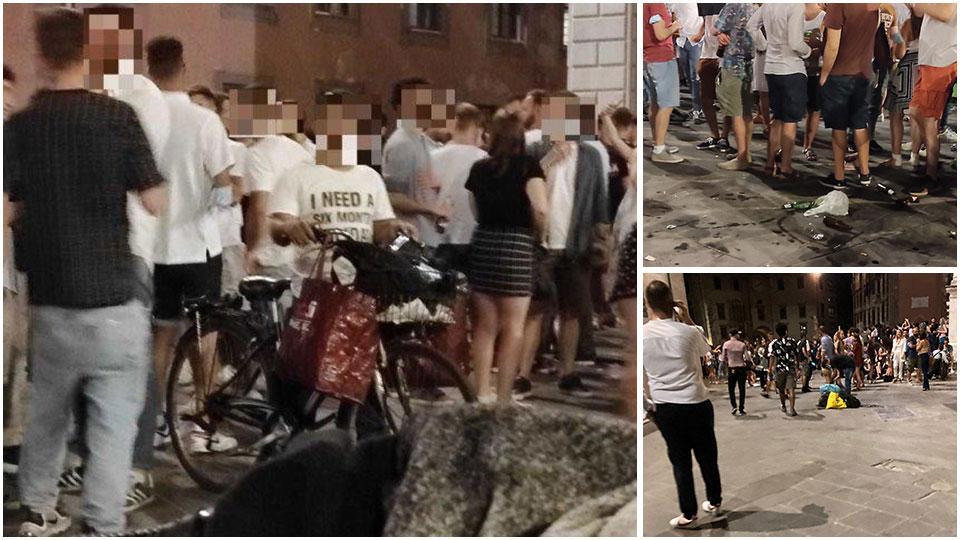 Un venditore abusivo di bevande alcoliche a giro in bici; a destra un altro con delle borse frigo