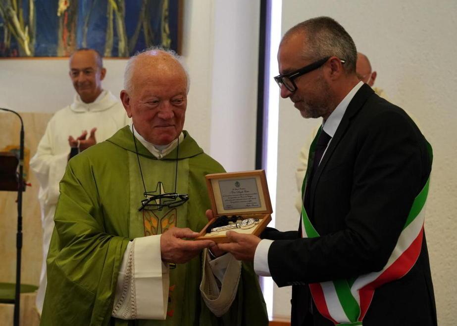 Le chiavi dei Villaggi per i 60 anni di sacerdozio 