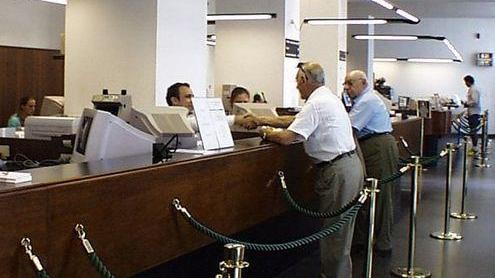 Anziani in banca